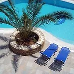 Апарт-отель Viva Mare Foinikounta